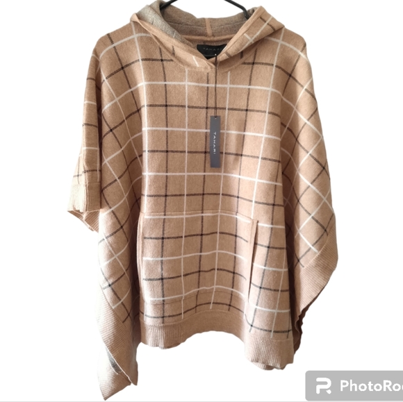 Tahari Jackets & Blazers - TAHARI PLAID TAN PONCHO ONE SIZE